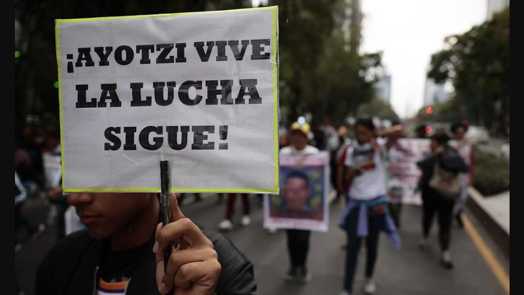 Caso Ayotzinapa Un Informe Una Carta De Amlo Y 5 Discos Con Grabaciones De Eu Para Conocer La