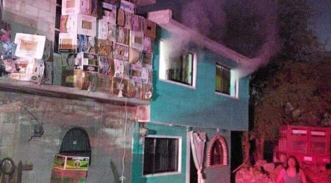 Fuerte incendio en Achichilco alarmó a los vecinos; se quemaron 600 pacas de pastura para animales y se cree que fue provocado
