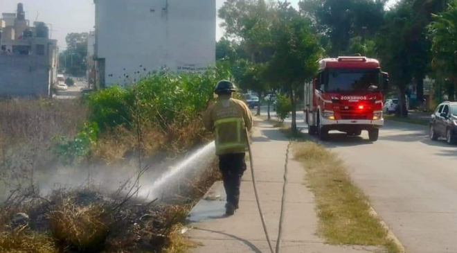 Explosión de un tanque de gas en la colonia Barrio Alto de Tula dejó daños y crisis nerviosa a la propietaria de una vivienda