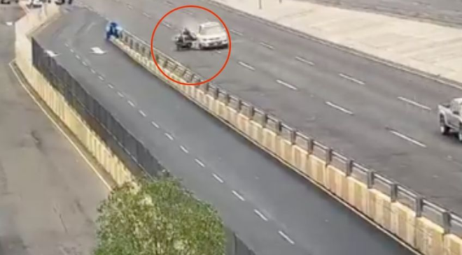 Automovilista presencia asalto y decide arrollar a toda velocidad a 2 motoladrones 