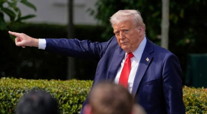 Trump amenaza a Rusia con «100% de aranceles» si no logra acuerdo con Ucrania en 50 días