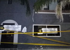 Catean domicilios por investigación de muerte de mujer en cirugía estética en Monterrey; hallan réplicas de armas, equipo electrónico y droga