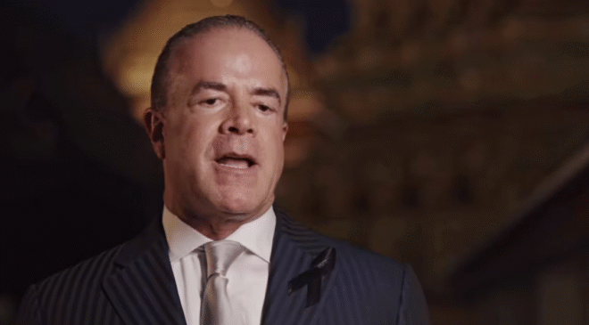 Crece el escándalo; congelan cuentas a Raúl Rocha, dueño de Miss Universo