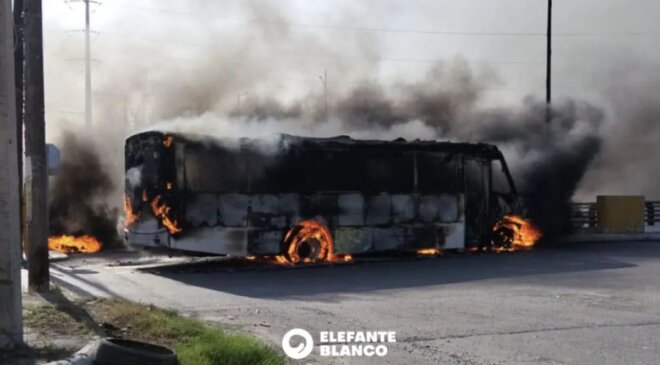 Bloqueos e incendio de vehículos paralizan Reynosa, Tamaulipas