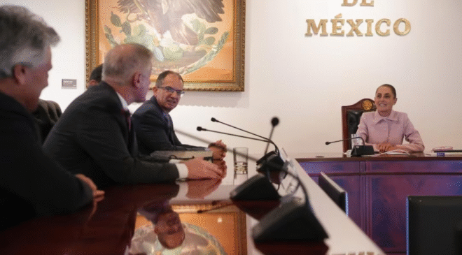 Sheinbaum impulsa producción de vacunas ARN mensajero en México; firma convenio con empresas privadas