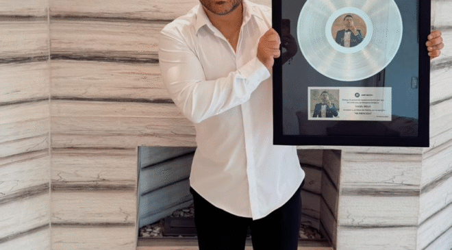 El cantautor hidalguense Angel Melo recibió el Disco Platino por su éxito mundial «Mi princesa» y su exitosa trayectoria