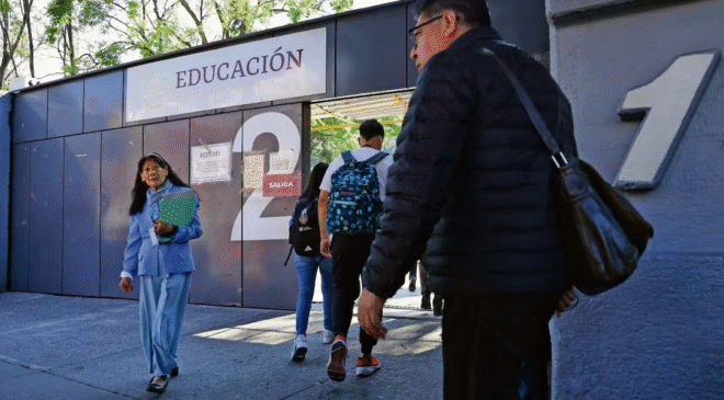Detectan que Marx Arriaga también tenía aviadores en su oficina de la SEP