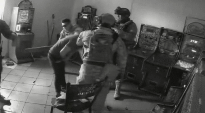 Captan golpiza de uniformados a joven en Peribán, Michoacán; Sedena da vista al MP para investigar