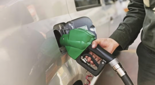 Hacienda aplica estímulo fiscal al diésel; impuesto baja 2.59 pesos por litro tras alza del combustible