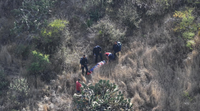 Un hombre cayó de un peñasco de 6 metros de altura y fue auxiliado por elementos de protección civil y bomberos de Tula