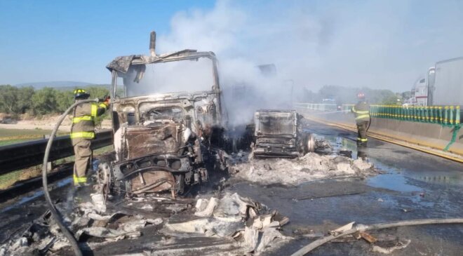 Camión de carga sufrió tremendo incendio en el Arco Norte; se calcinó por completo y provocó el cierre de la vialidad a la altura de Tula