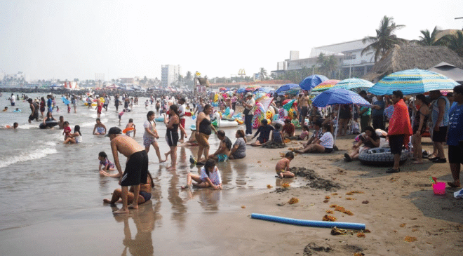 Destaca Claudia Sheinbaum flujo turístico en Veracruz pese a derrame de hidrocarburo en el Golfo de México