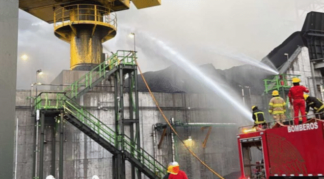 Pemex confirma incendio en refinería de Dos Bocas; «controlado» y sin lesionados, reporta Sheinbaum