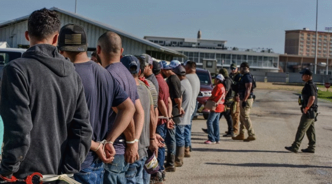 «Se dispararon en EU las detenciones de latinos sin historial delictivo; 6 mil al mes»