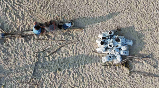 Pemex admite que fuga en ducto causó derrame; funcionarios ocultaron información y fueron cesados