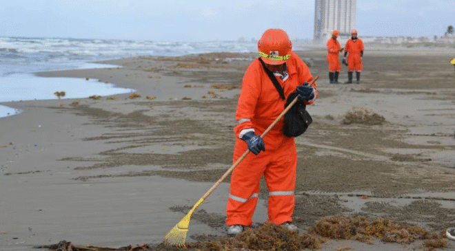 Pemex gasta en dos años más de mil 600 mdp para limpiar crudo