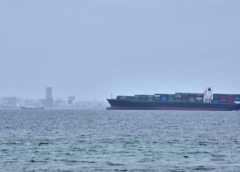 Irán vuelve a cerrar estrecho de Ormuz; dos buques reportan disparos