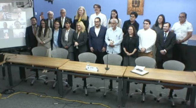 México transita hacia una autocracia electoral bajo Morena, alertan académicos