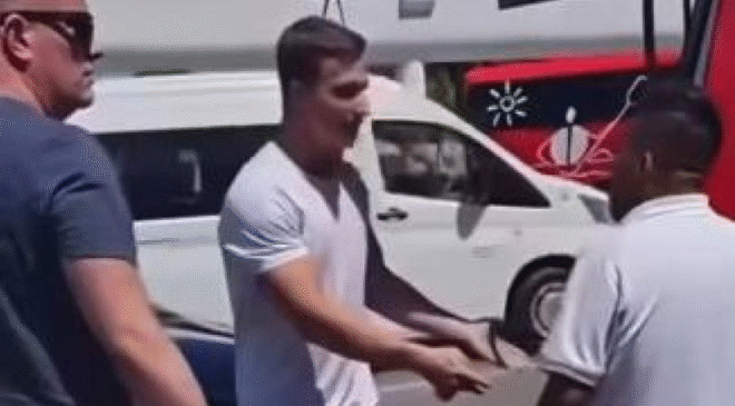 Incidente vial entre turista y chofer termina en ‘botellazo’ en Aeropuerto de Cancún