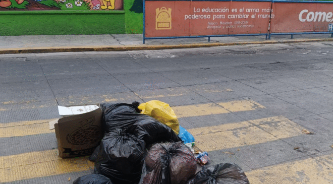 Tula sigue padeciendo el severo problema de la basura; montones de desechos en la calle y no pasa el camión a recogerlos
