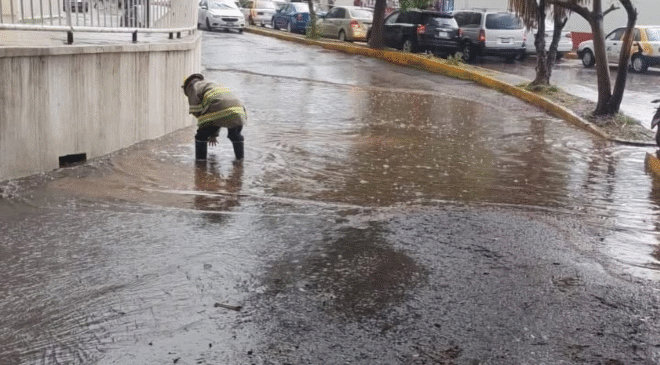 La fuerte lluvia que cayó en Tula provocó anegaciones y encharcamientos en varias calles; ya se monitorean los niveles del río Tula