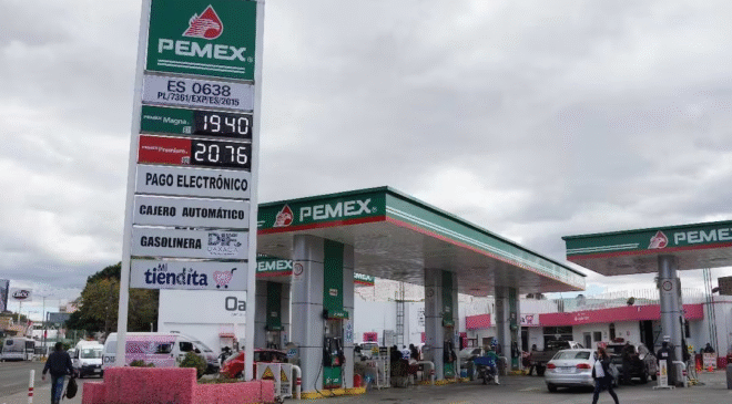 Sheinbaum anuncia acuerdo con bancos; van por reducir comisiones en pago de gasolina