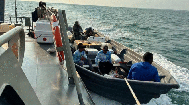 Arrestan a 6 extranjeros que transportaban en una lancha cerca de 1 tonelada de cocaína frente a costas de Chiapas