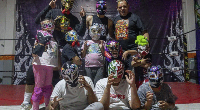 Futuros gladiadores de la lucha libre: Niños prefieren los costalazos a la tablet