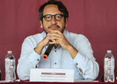 Andy López le pide pruebas a Loret sobre haber recibido «dinero en sus manitas» del narco; «eres un periodista mercenario», dice