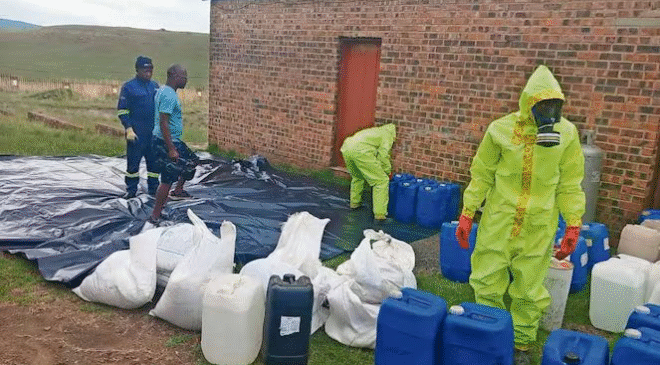 Desmantelan en Sudáfrica laboratorio de drogas; hay 11 detenidos, incluyendo 5 mexicanos