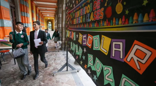 SEP divide el calendario escolar; 3 de cada 10 alumnos saldrán antes de vacaciones y Colima recorta 23 días de clases