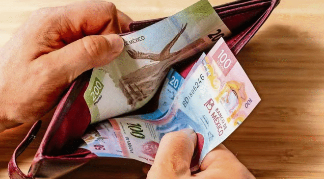 Ingresos de mexicanos disminuyen por segundo año consecutivo