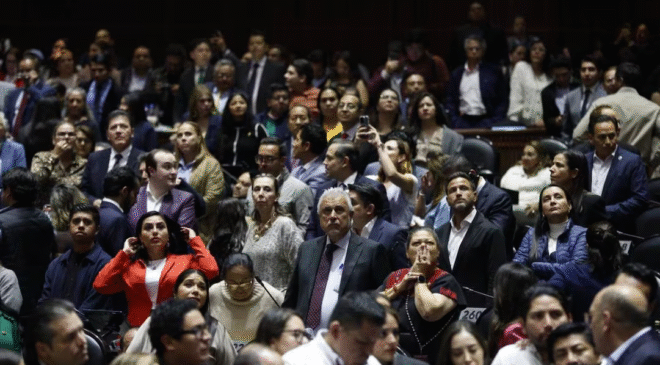 Morena aplica “albazo” y aprueba reelección de magistrados del Tribunal Electoral; oposición alerta sobre permanencia de 17 años
