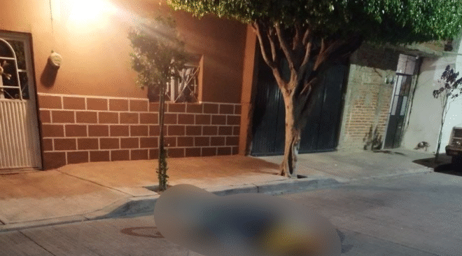 Un hombre fue asesinado frente a su esposa en plena calle en Tlahuelilpan; los culpables huyeron en motocicleta