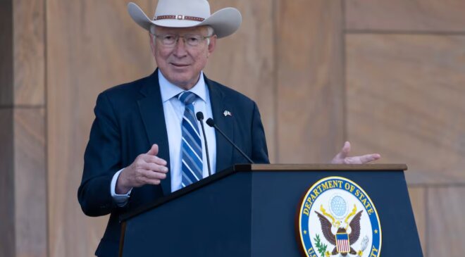 Las revelaciones de un libro de Ken Salazar abonan a las tensiones de México con Estados Unidos