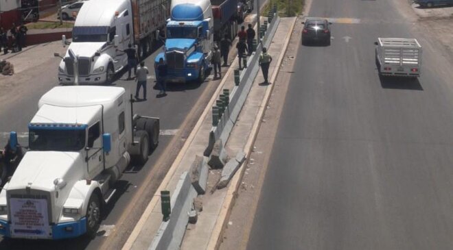 Transportistas bloquearon el Arco Norte por unas horas para exigir mayor seguridad al gobierno; hay diálogo con autoridades federales en la CDMX