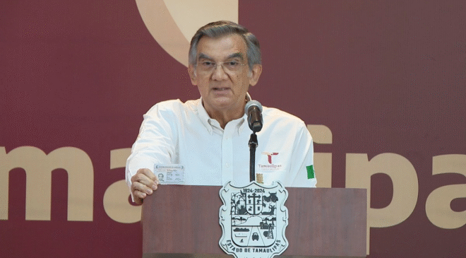 Exhibe Américo Villarreal su visa y afirma que EU no la ha cancelado