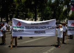 Pemex y asociación de jubilados acuerdan pago de pensiones por un máximo de 134 mil pesos