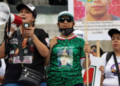 En inauguración del Mundial buscadoras protestan en el Ángel de la Independencia; aficionados celebran goles de la Selección Mexicana