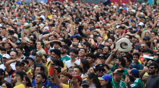 Fallan pantallas gigantes y aficionados se agarran a golpes en Fan Fest Guadalajara 