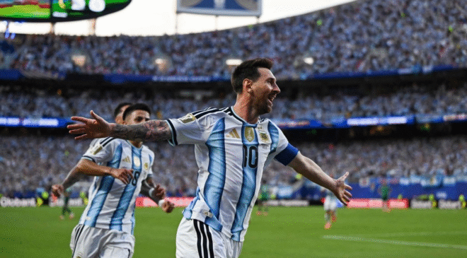 Argentina arrolla a Argelia con triplete de Messi, que empata a Klose como máximo goleador en Mundiales