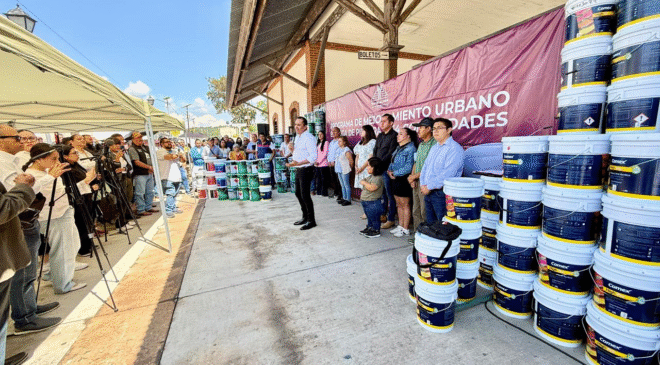 Entrega Cristhian Martínez más de 20 mil litros de pintura a las 54 comunidades de Tula