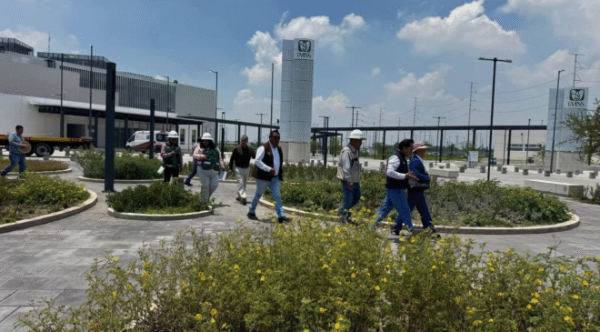 Autoridades analizan resolver la problemática que hay en el IMSS regional de Tlaxcoapan, por una sanja que representa muchos problemas para la gente que acude a esas instalaciones