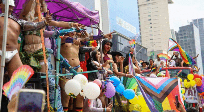Registran 550 mil asistentes a la Marcha del 0rgullo 2026 en la CDMX; decomisan 600 bebidas alcohólicas y destruyen miles de latas