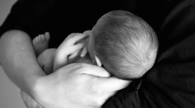 PRI propone ampliar licencia por paternidad a 20 días; pide fortalecer participación de los padres en la crianza
