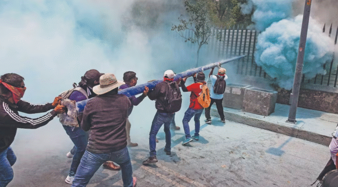 Así ha sido el jaloneo entre CNTE y gobierno; 4 días de paro, un plantón, dos puntos «resueltos»… y 7 días para el Mundial