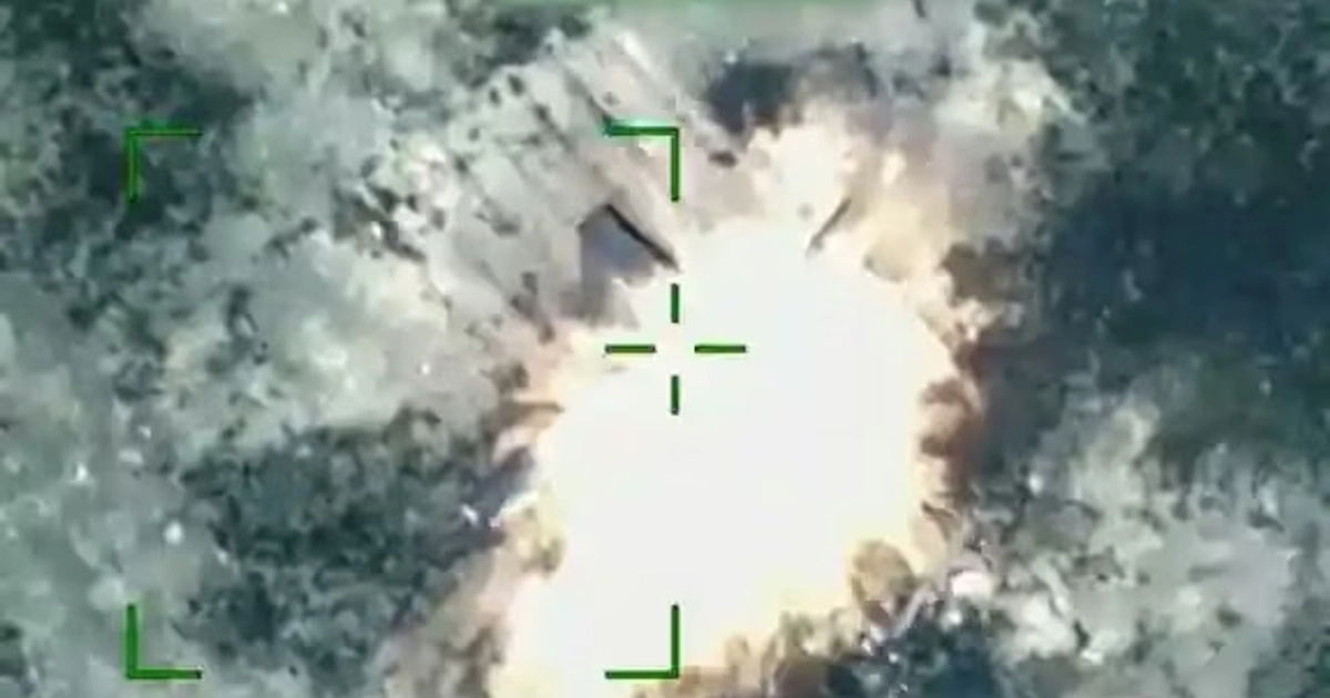 En la imagen se observa un ataque de EE. UU. a un dron de combate iraní.