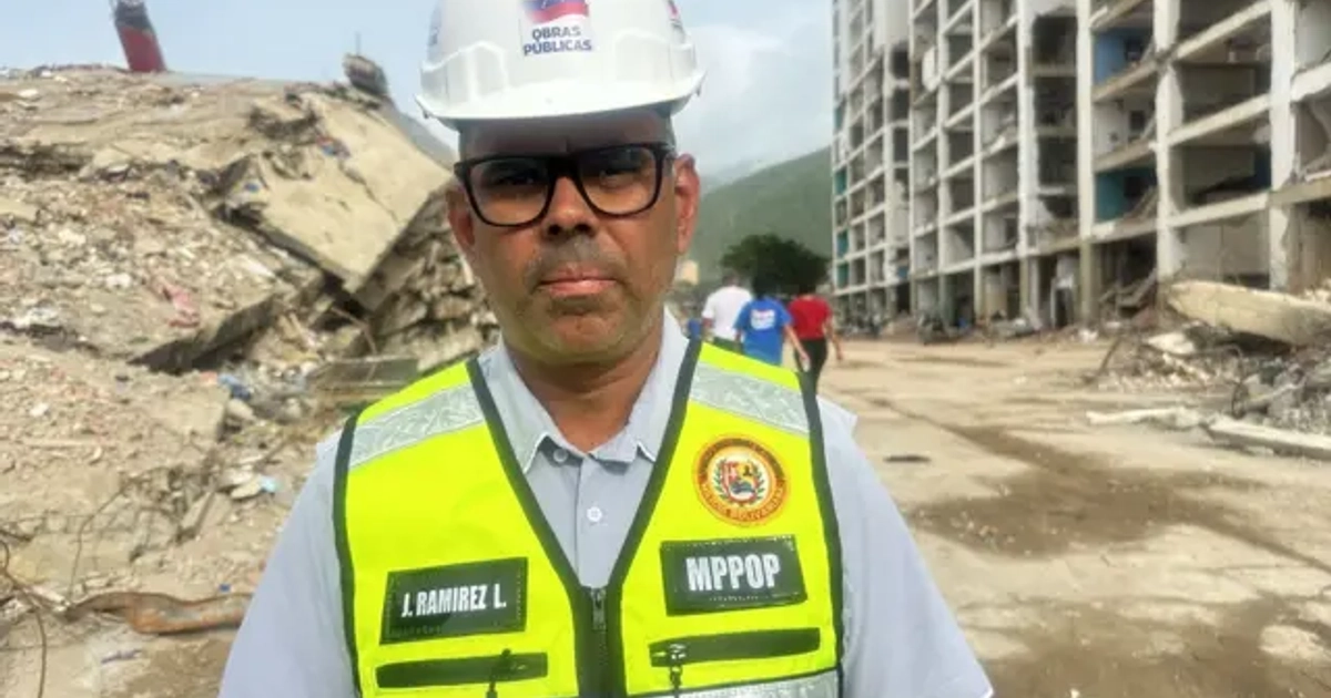 Pie de foto, El ministro de Obras Públicas, Juan José Ramírez, ha respondido a las acusaciones de negligencia.