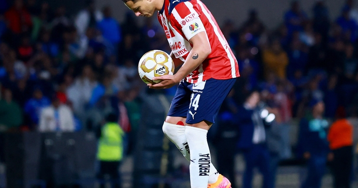 Chicharito cerró su etapa con Chivas en 2025. REUTERS/Eloisa Sanchez