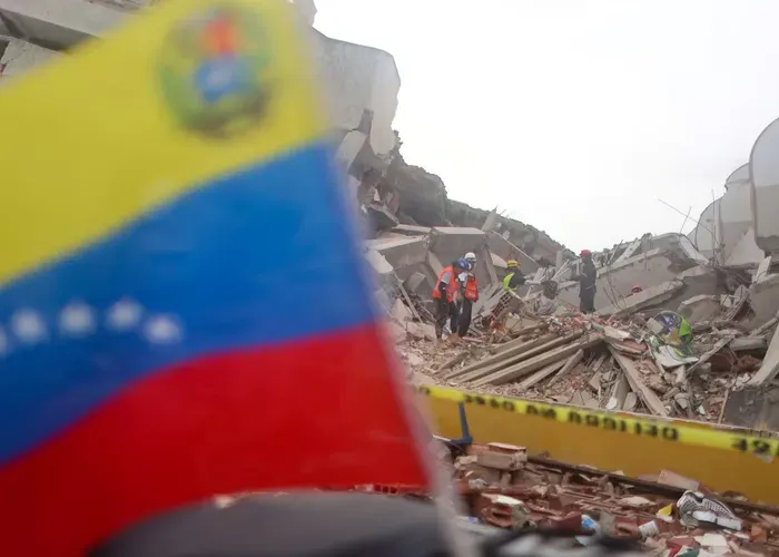 Voluntarios continúan en labores de búsqueda y rescate en Venezuela (10/07/2026). Foto: EFE